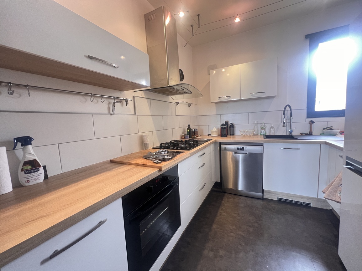 À LOUER, Libre. Lorient, Hypercentre – Appartement Meublé 3 Pièces de 89 m² Avec Parking