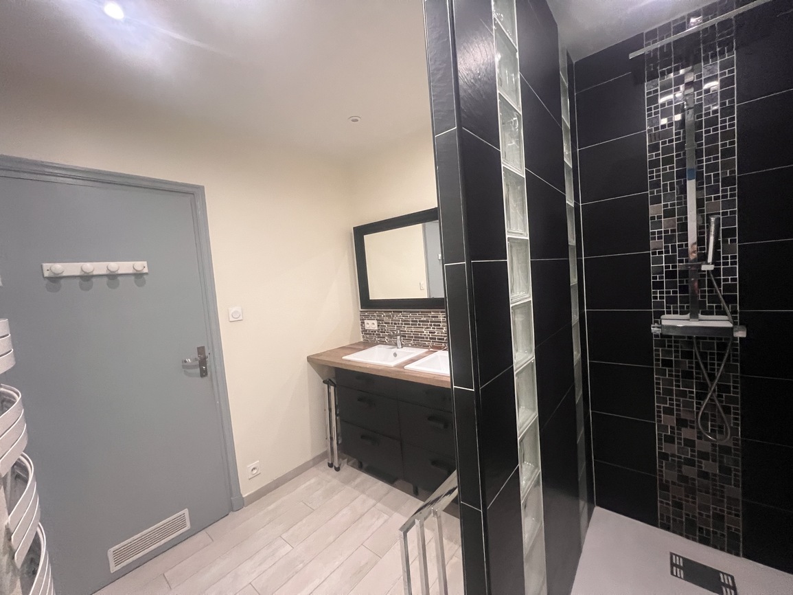 À LOUER, Libre. Lorient, Hypercentre – Appartement Meublé 3 Pièces de 89 m² Avec Parking