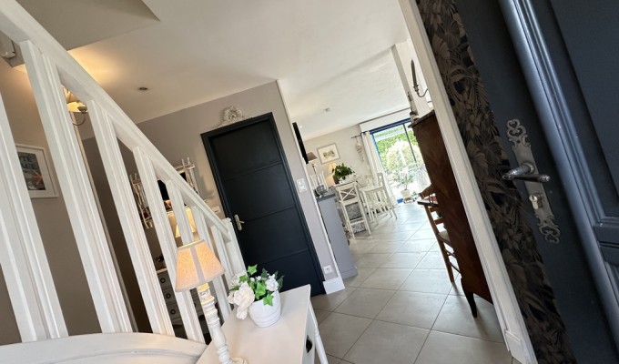 Quimperlé, Maison Contemporaine de 110m2 avec Jardin. Proches Commerces & Ecoles ! A SAISIR !