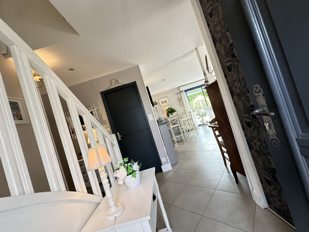 Quimperlé, Maison Contemporaine de 110m2 avec Jardin. Proches Commerces & Ecoles ! A SAISIR !