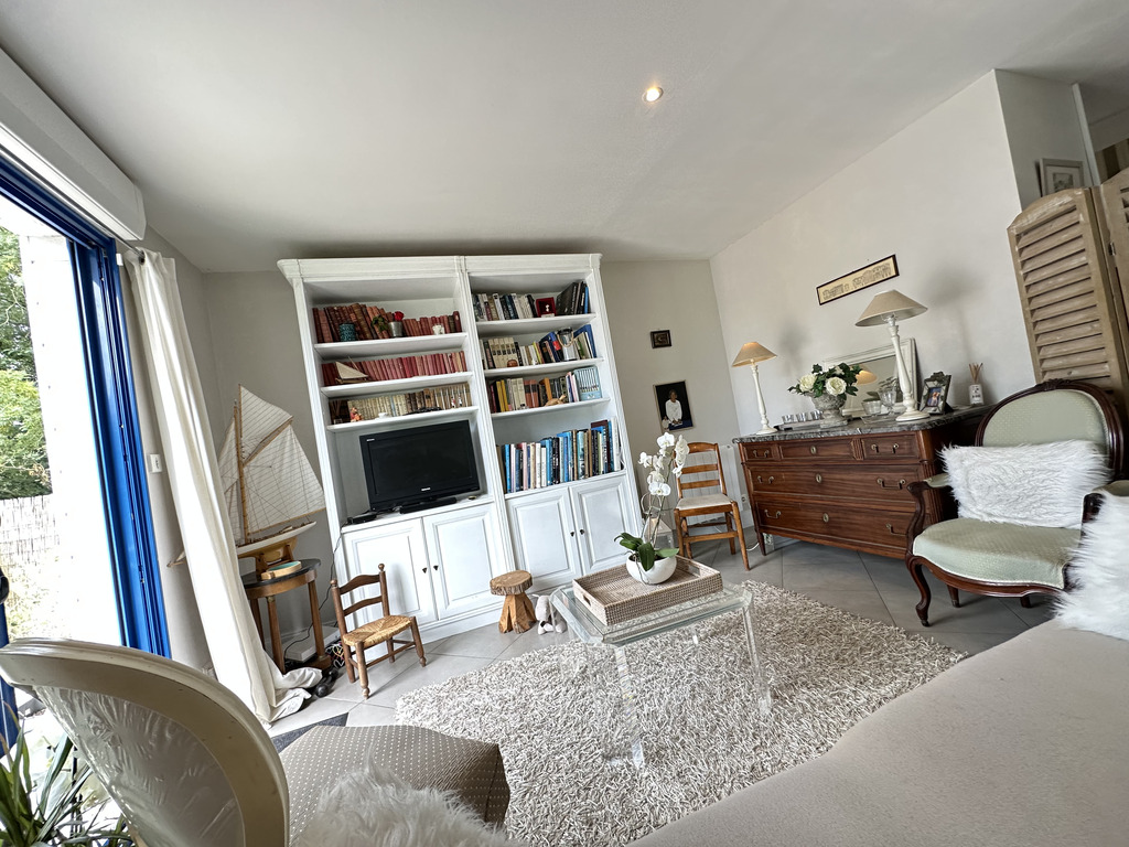 Quimperlé, Maison Contemporaine de 110m2 avec Jardin. Proches Commerces & Ecoles ! A SAISIR !