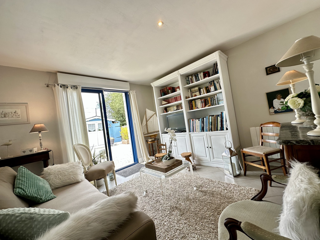 Quimperlé, Maison Contemporaine de 110m2 avec Jardin. Proches Commerces & Ecoles ! A SAISIR !