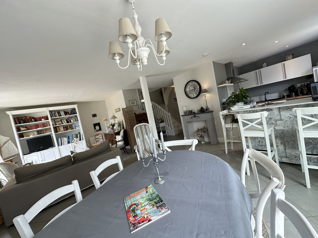 Quimperlé, Maison Contemporaine de 110m2 avec Jardin. Proches Commerces & Ecoles ! A SAISIR !