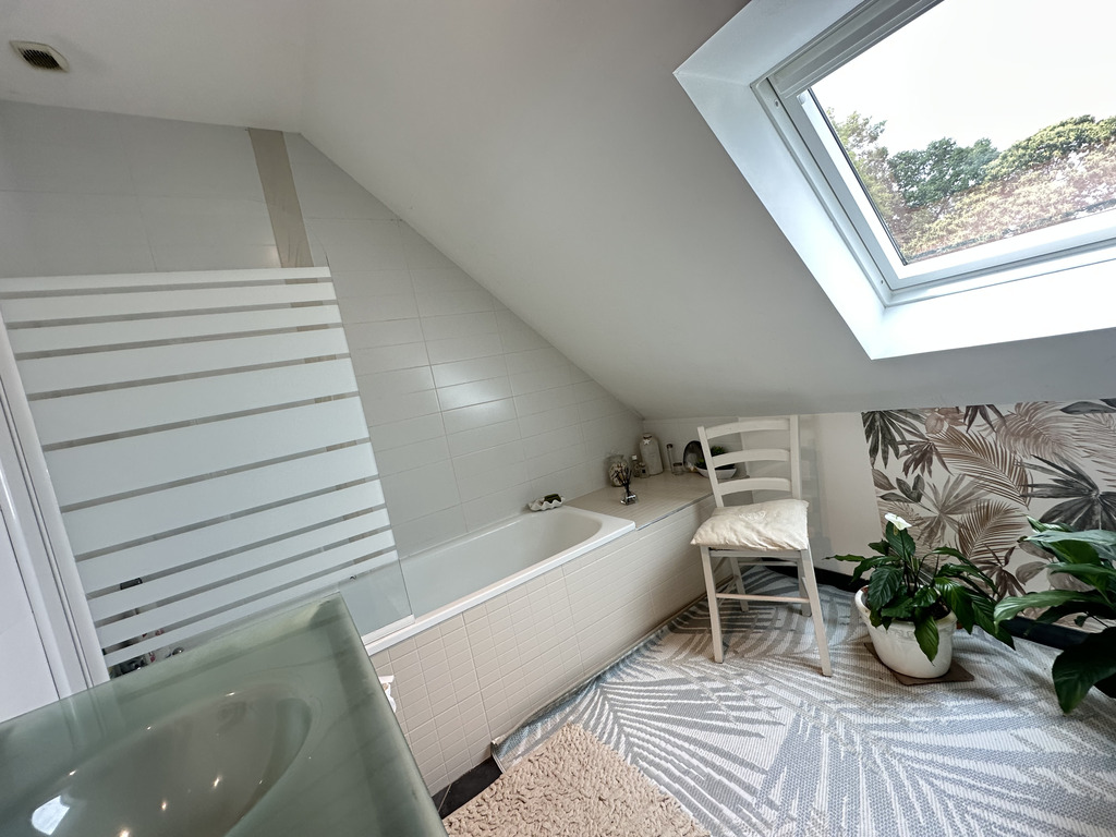 Quimperlé, Maison Contemporaine de 110m2 avec Jardin. Proches Commerces & Ecoles ! A SAISIR !