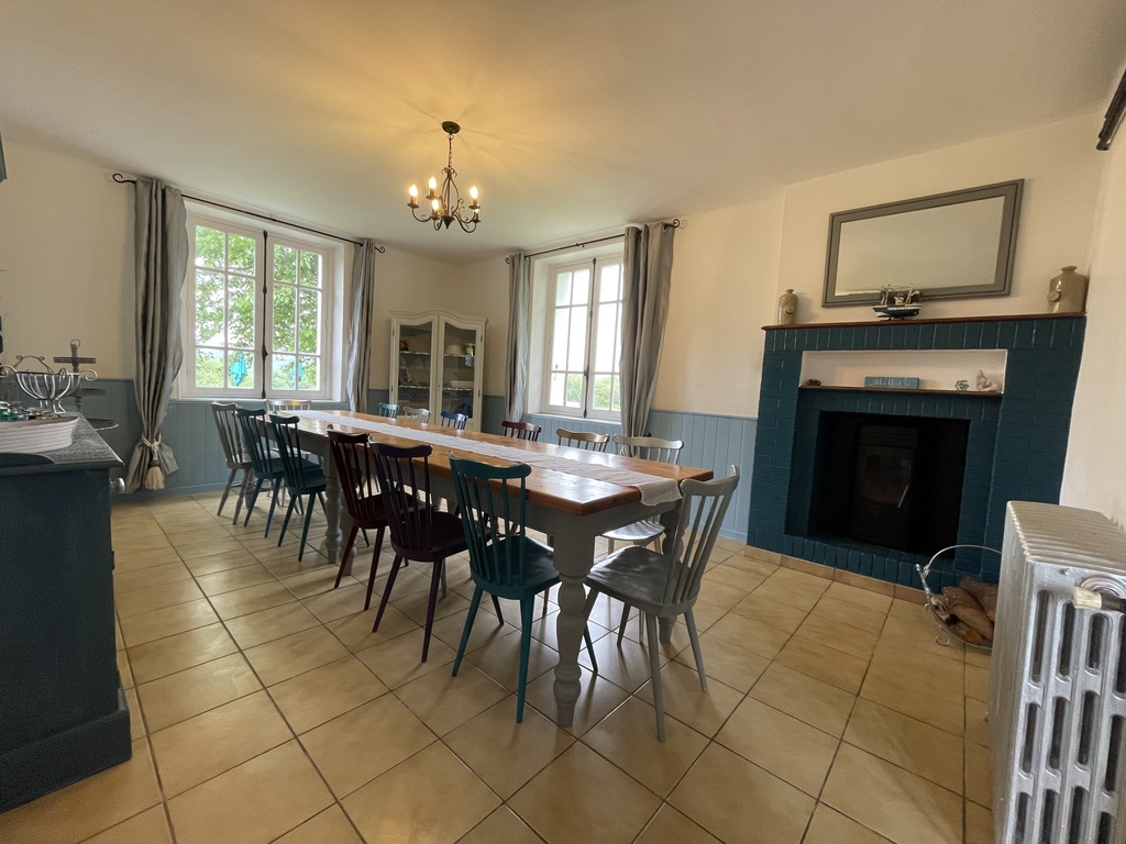 Exclusivité Agence – Presqu’île de Crozon – Entre Terre & Mer, Magnifique Ensemble de Gîtes Sur 15 Hectares de Terrain avec Forêt
