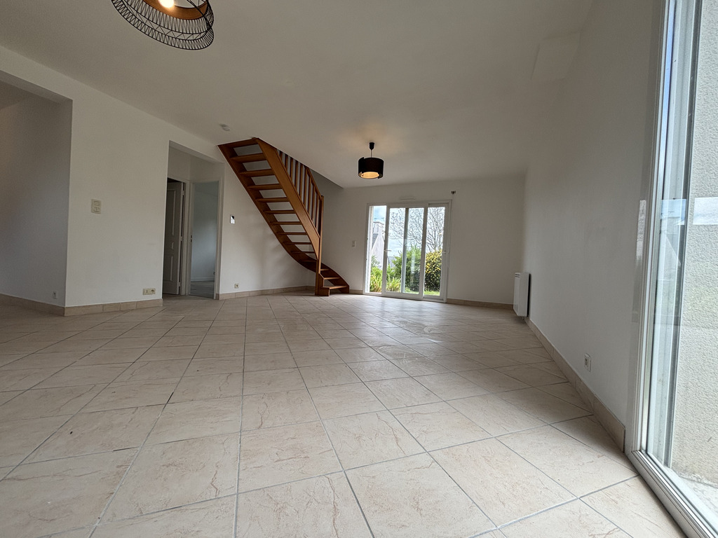 A LOUER. Libre Immédiatement. Pluguffan, Maison de 78 m² avec Jardin, Terrasse & Garage