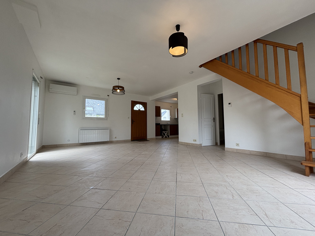 A LOUER. Libre Immédiatement. Pluguffan, Maison de 78 m² avec Jardin, Terrasse & Garage
