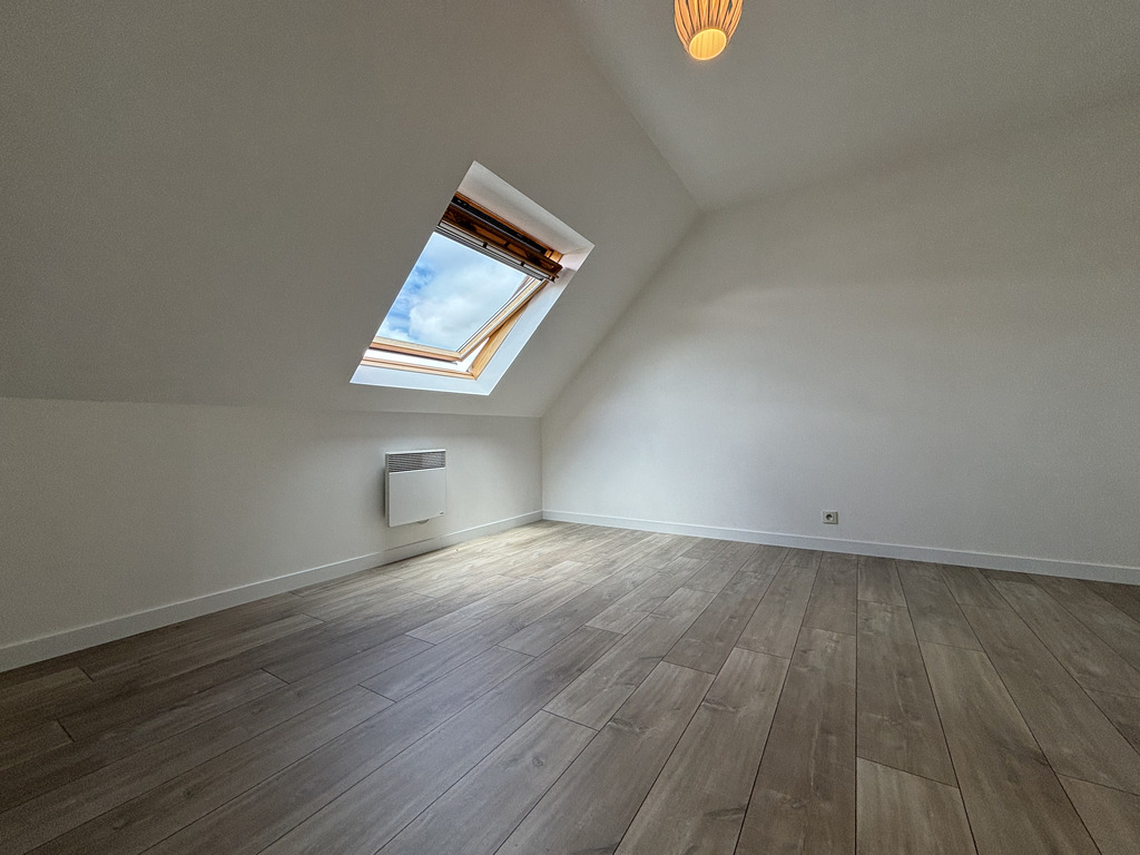 A LOUER. Libre Immédiatement. Pluguffan, Maison de 78 m² avec Jardin, Terrasse & Garage