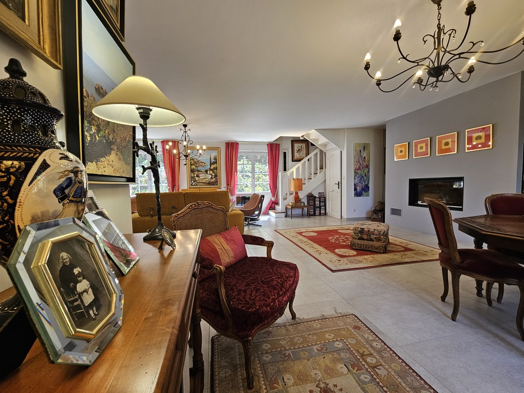 PONT-AVEN, Au Coeur de la Cité des Peintres, Maison Familiale de 185 m² avec Parkings