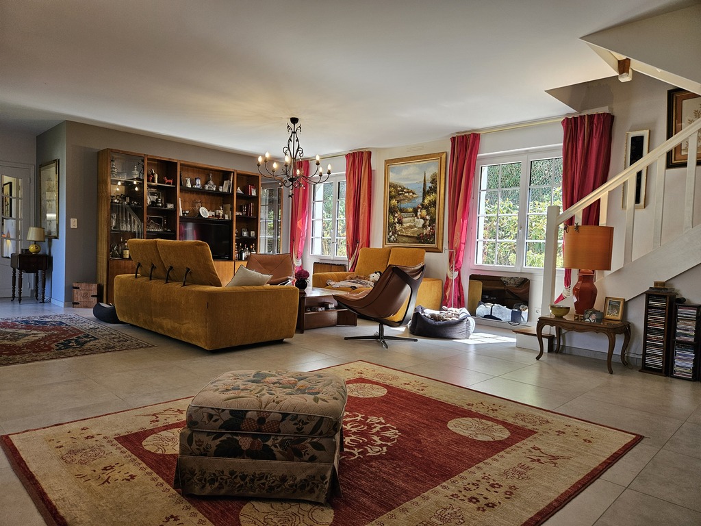 PONT-AVEN, Au Coeur de la Cité des Peintres, Maison Familiale de 185 m² avec Parkings