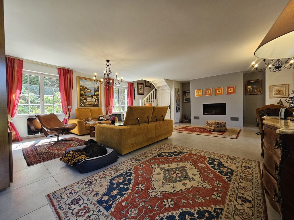 PONT-AVEN, Au Coeur de la Cité des Peintres, Maison Familiale de 185 m² avec Parkings