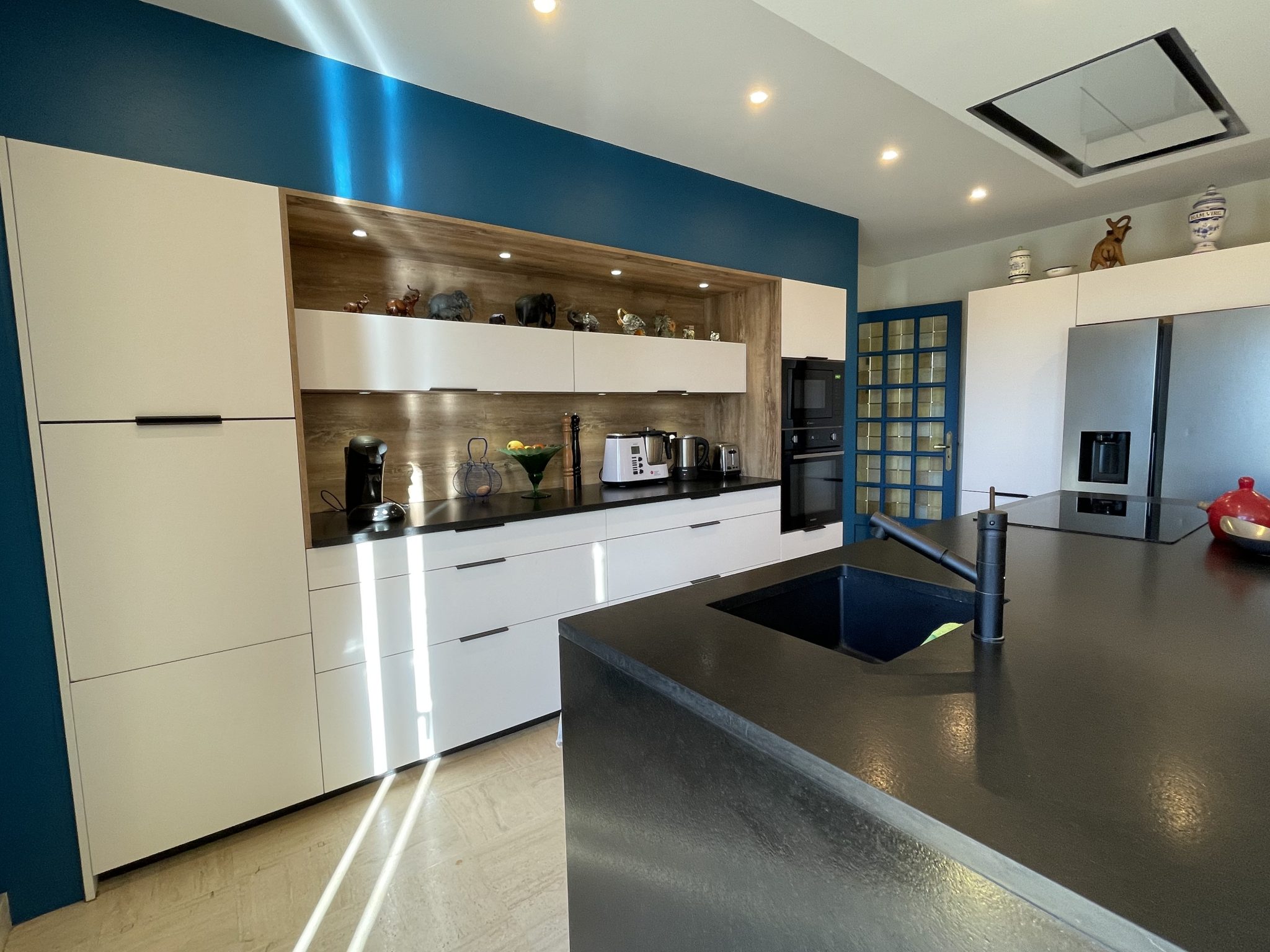 Quimper 15 mn , L’Authentique Manoir Breton Rénové  ( 456 m² ) & Son Parc Boisé de 5 hectares