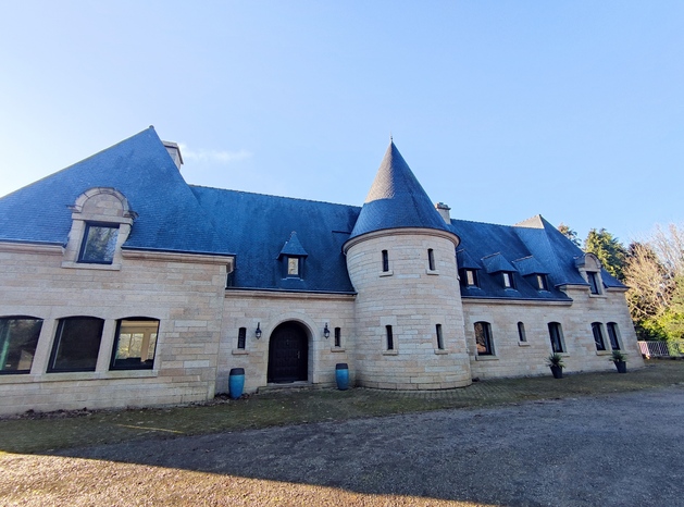 Quimper 15 mn , L’Authentique Manoir Breton Rénové  ( 456 m² ) & Son Parc Boisé de 5 hectares