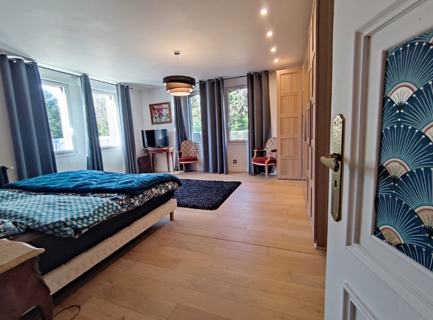 Quimper 15 mn , L’Authentique Manoir Breton Rénové  ( 456 m² ) & Son Parc Boisé de 5 hectares