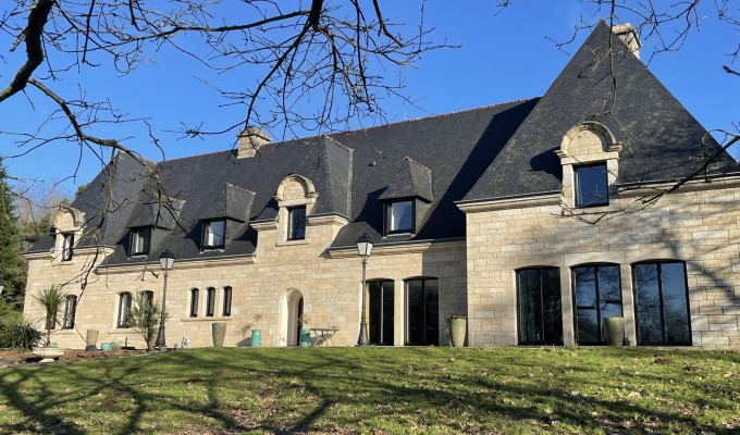 Quimper 15 mn , L’Authentique Manoir Breton Rénové  ( 456 m² ) & Son Parc Boisé de 5 hectares
