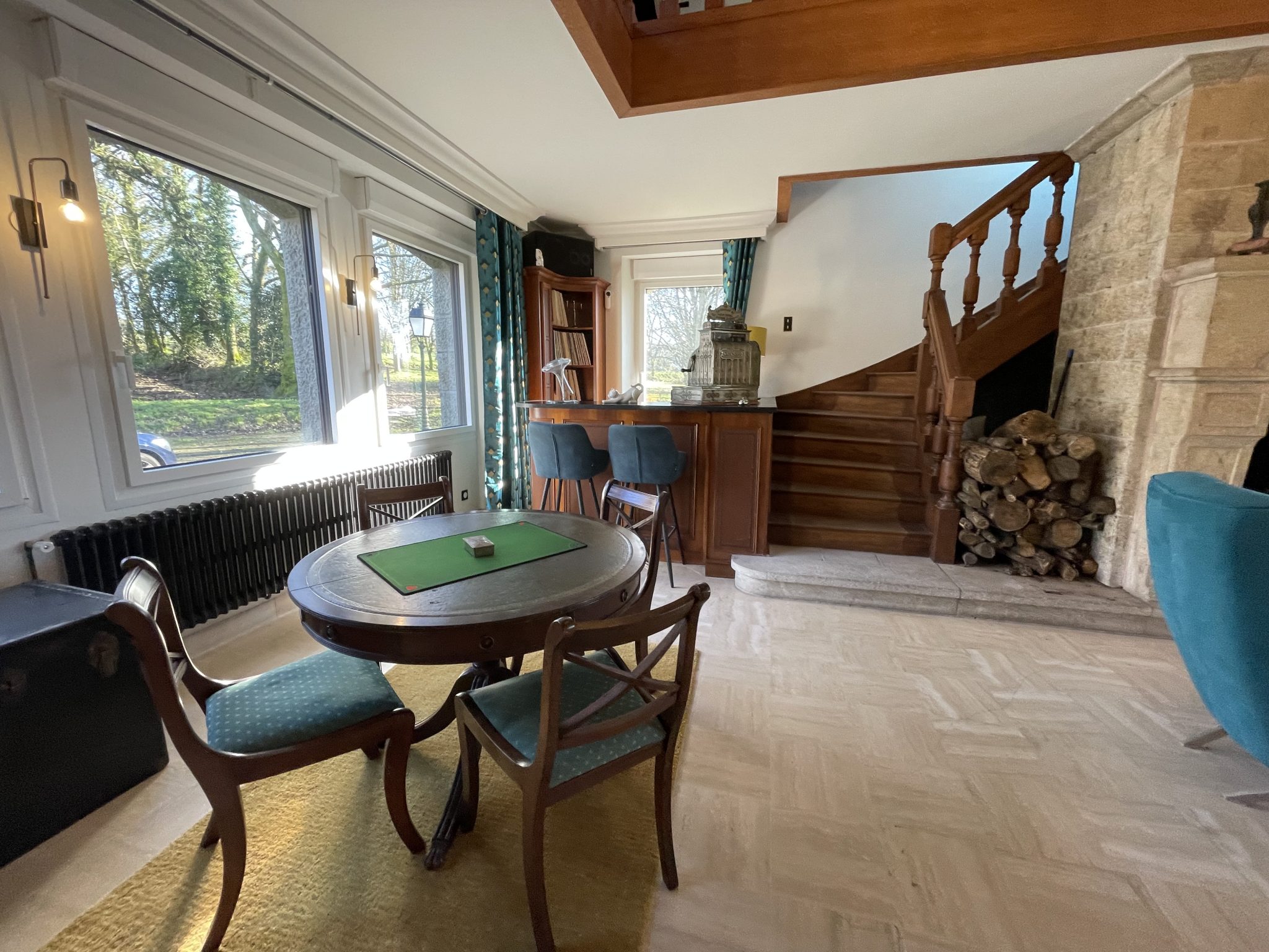 Quimper 15 mn , L’Authentique Manoir Breton Rénové  ( 456 m² ) & Son Parc Boisé de 5 hectares