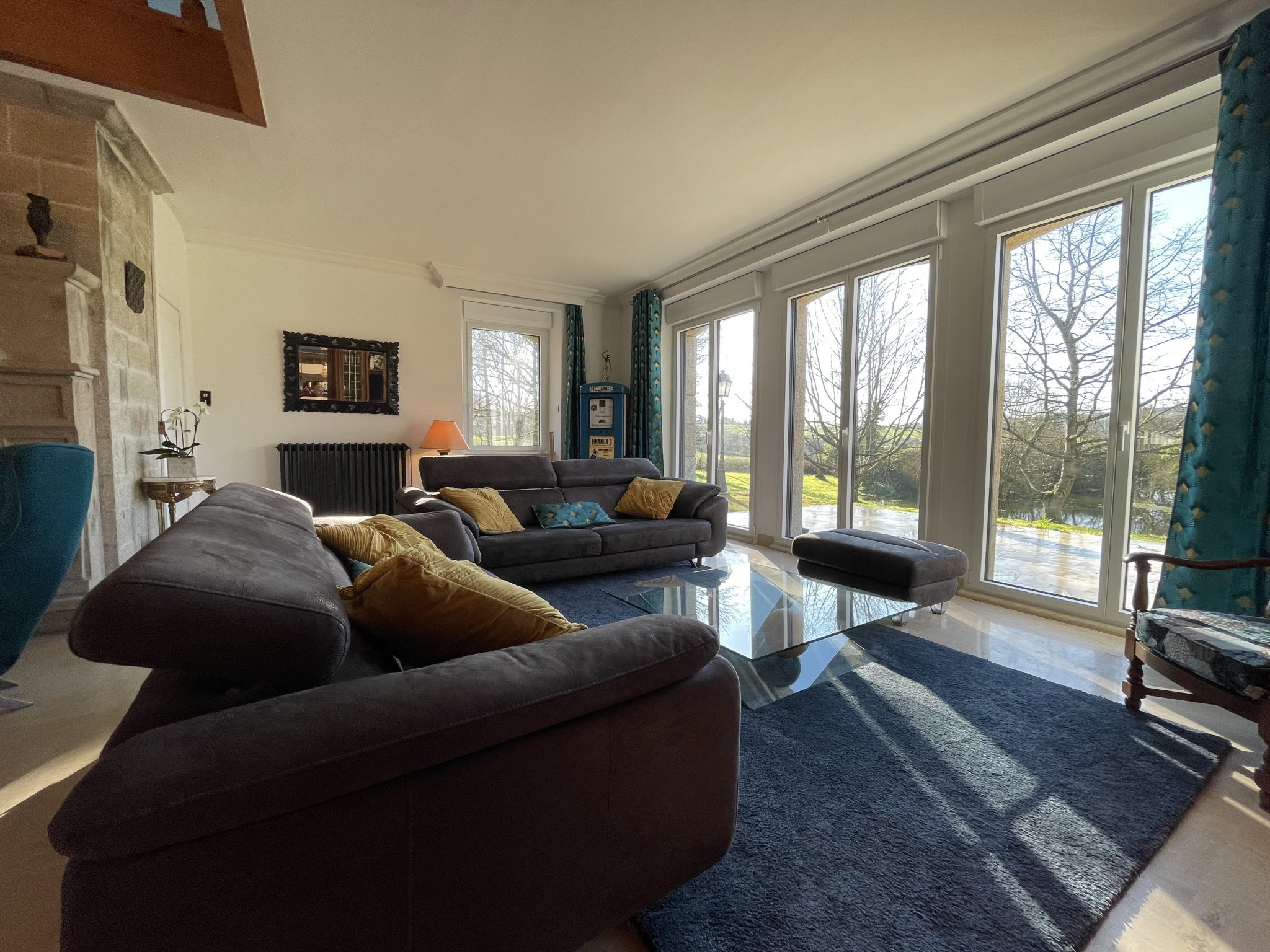 Quimper 15 mn , L’Authentique Manoir Breton Rénové  ( 456 m² ) & Son Parc Boisé de 5 hectares