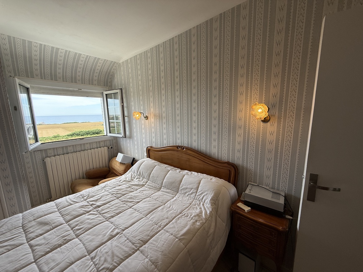 Baie d’Audierne – Vue Mer Panoramique pour cette Maison Bretonne à Repenser avec Sous-Sol Complet