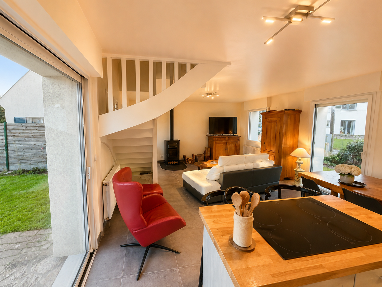 La Rare & Rénovée Maison à Double Indépendance de 110m² à Port-Haliguen Sur Son Terrain Clos de 388m²