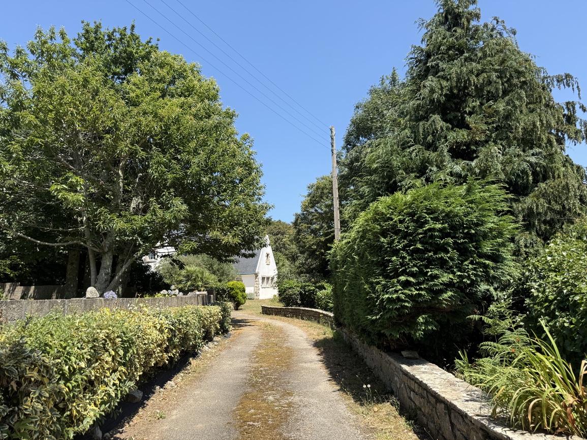 L’Elégante et Intemporelle Maison Néo-bretonne Surplombant la Baie d’Audierne