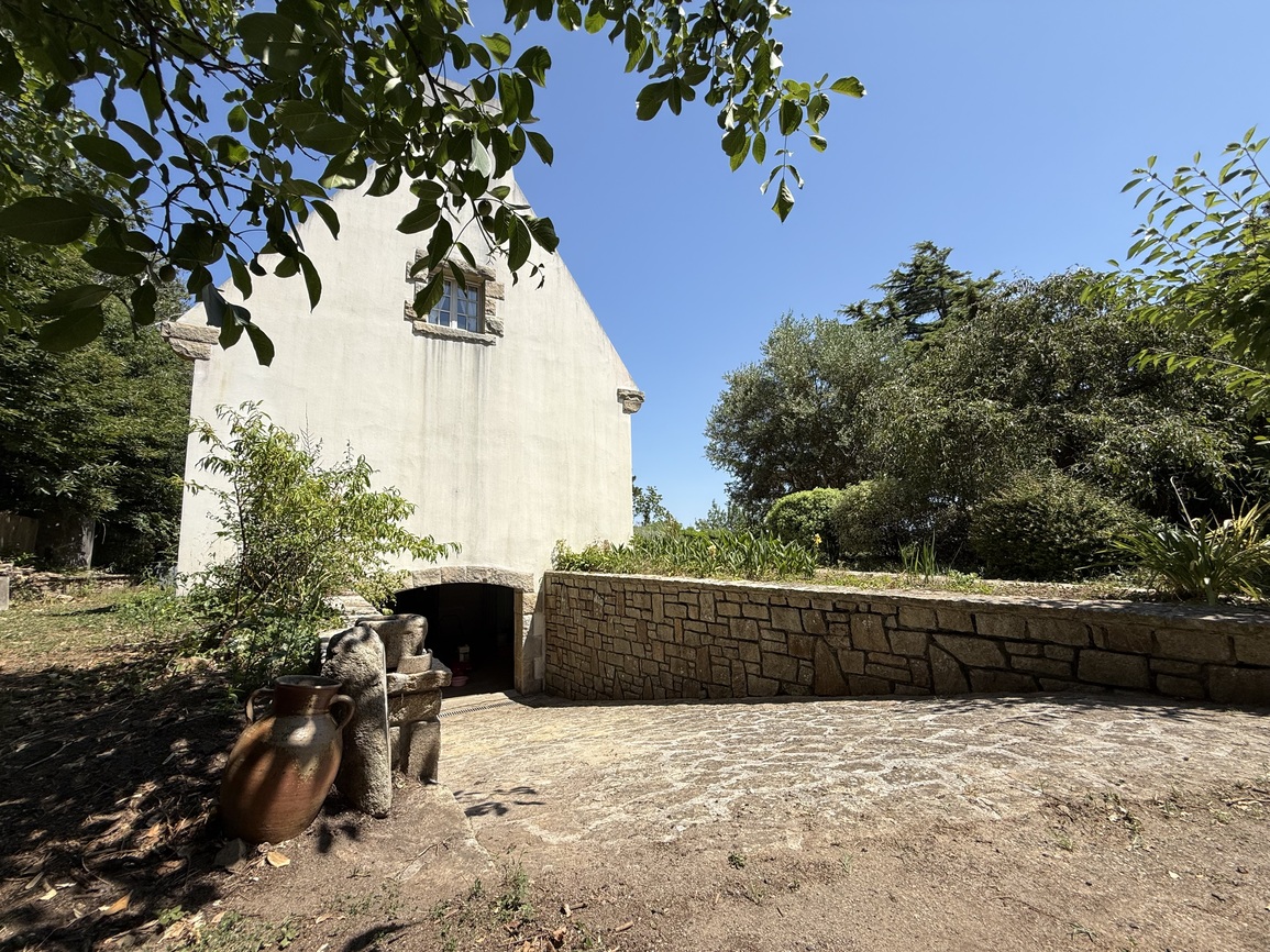 L’Elégante et Intemporelle Maison Néo-bretonne Surplombant la Baie d’Audierne