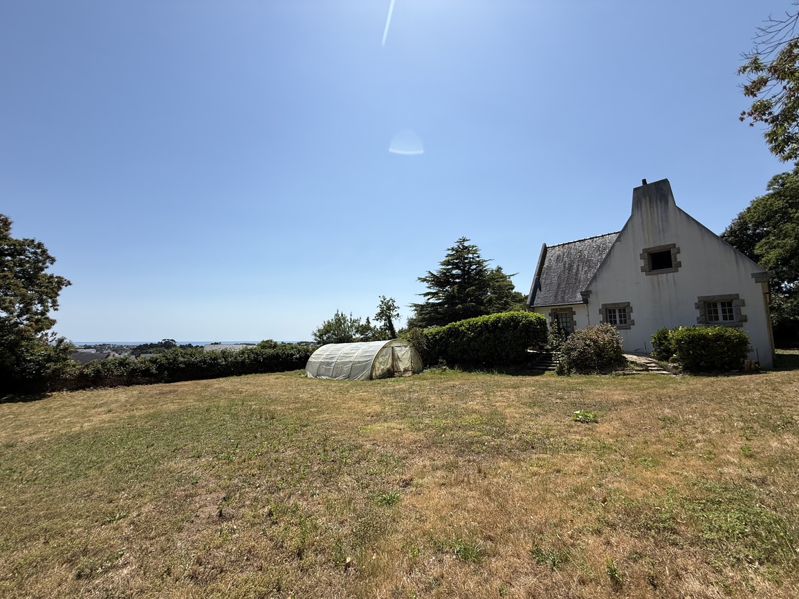 L’Elégante et Intemporelle Maison Néo-bretonne Surplombant la Baie d’Audierne