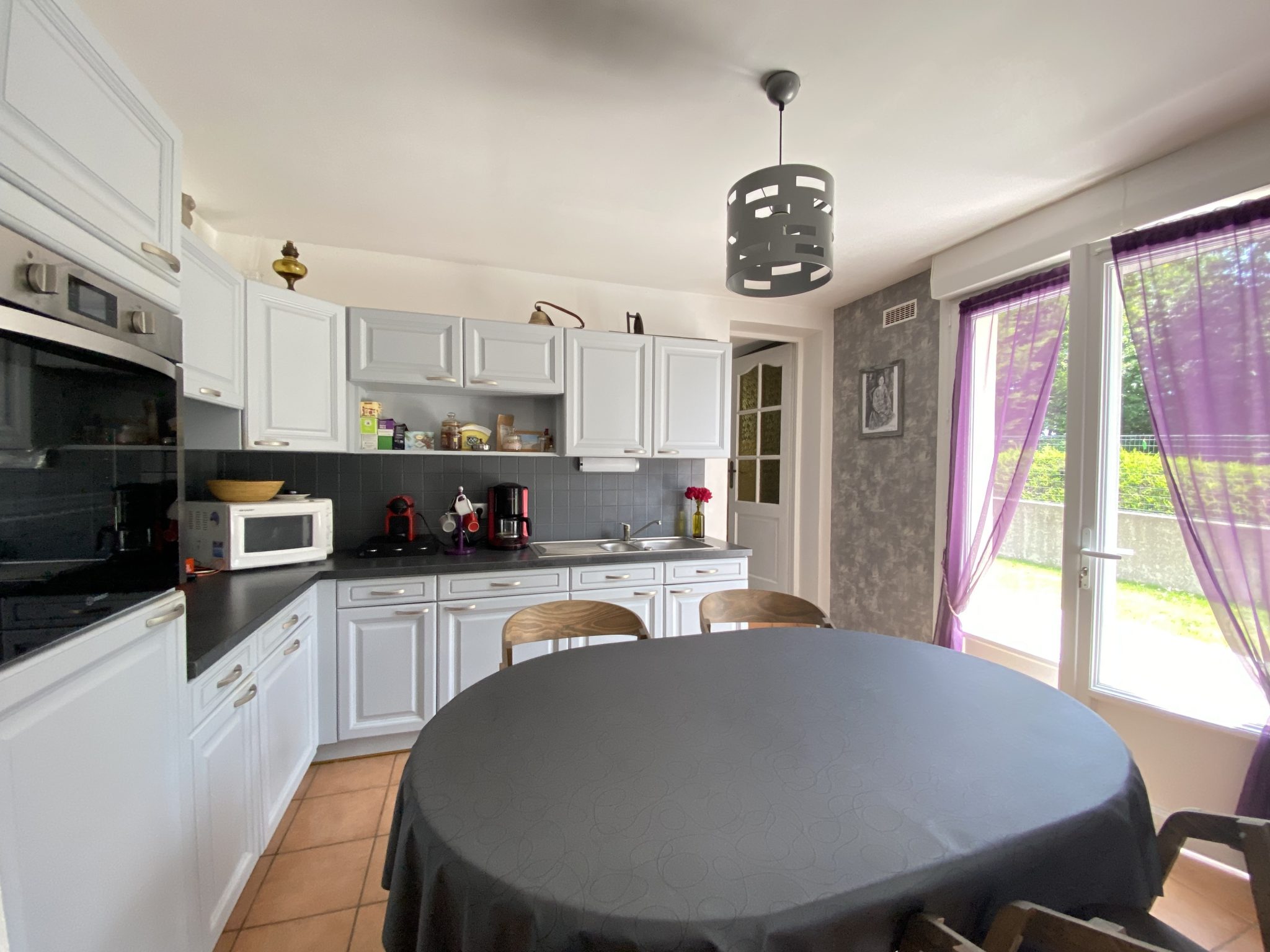 Rosporden- Vie de Plain-Pied & Environnement Privilégié Pour Cette Chaleureuse Traditionnelle de 91 m² Sur Son Terrain Clos de 750m²