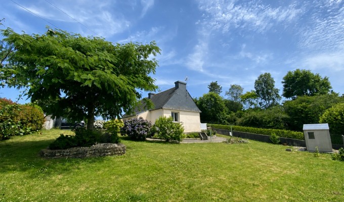 Rosporden- Vie de Plain-Pied & Environnement Privilégié Pour Cette Chaleureuse Traditionnelle de 91 m² Sur Son Terrain Clos de 750m²