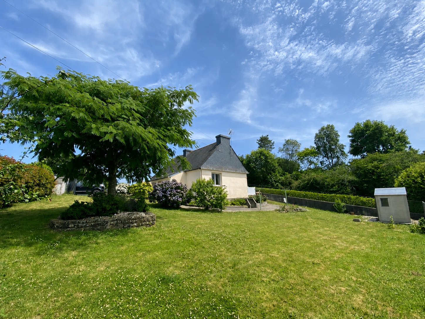 Rosporden- Vie de Plain-Pied & Environnement Privilégié Pour Cette Chaleureuse Traditionnelle de 91 m² Sur Son Terrain Clos de 750m²