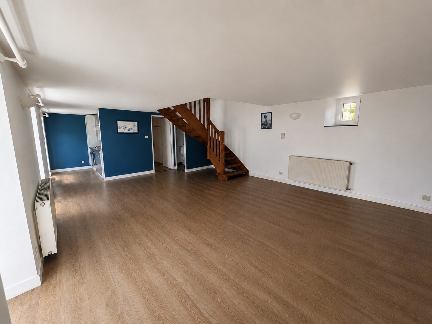 Maison de Caractère en Pierres au Cœur du Port de Rosbras, sur les Rives de l’Aven – Beau Potentiel d’Investissement