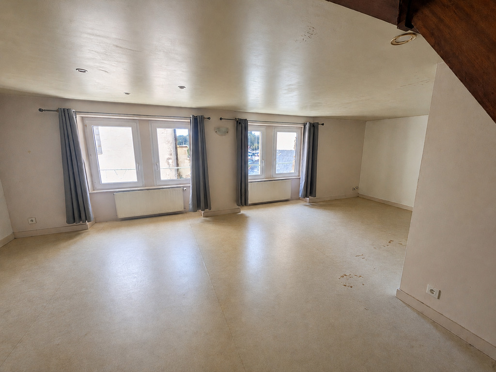 Maison de Caractère en Pierres au Cœur du Port de Rosbras, sur les Rives de l’Aven – Beau Potentiel d’Investissement