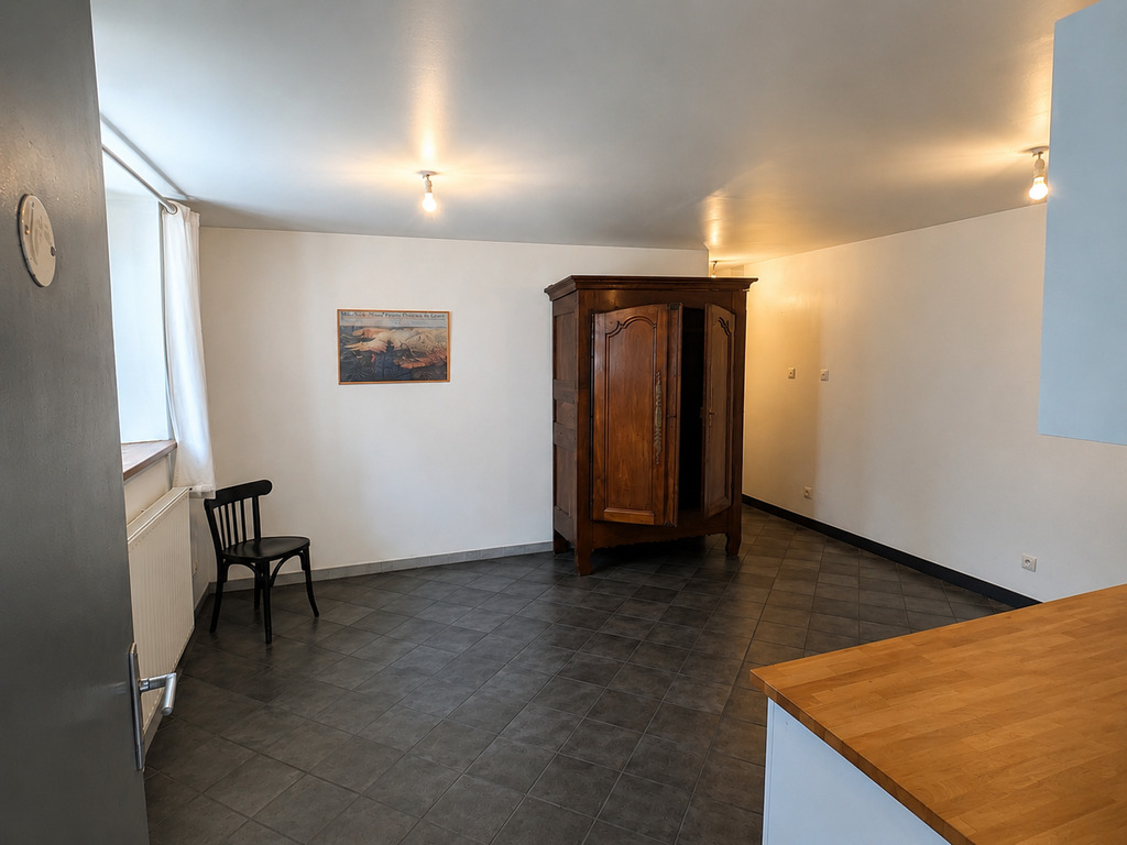 Maison de Caractère en Pierres au Cœur du Port de Rosbras, sur les Rives de l’Aven – Beau Potentiel d’Investissement