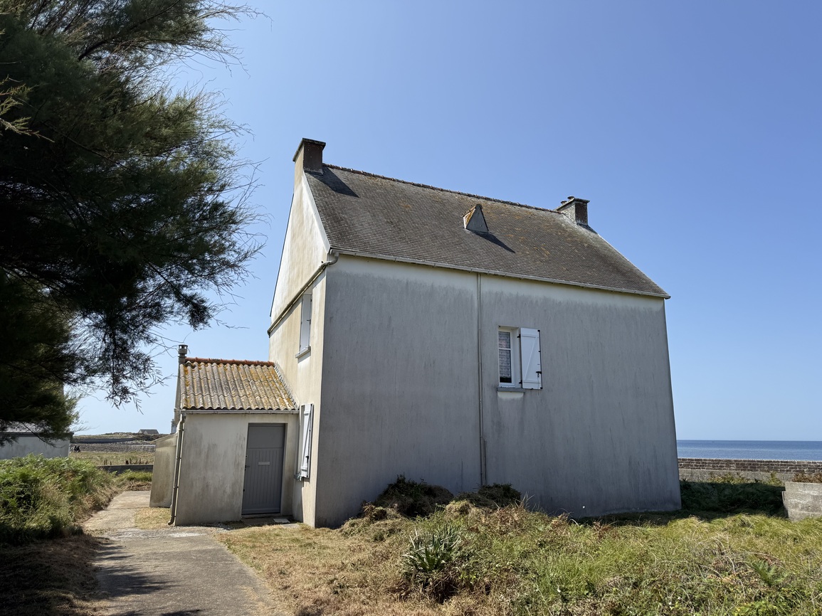 Ile de Sein – L’Emplacement Rêvé pour cette Maison de 110 m² avec Vue Mer