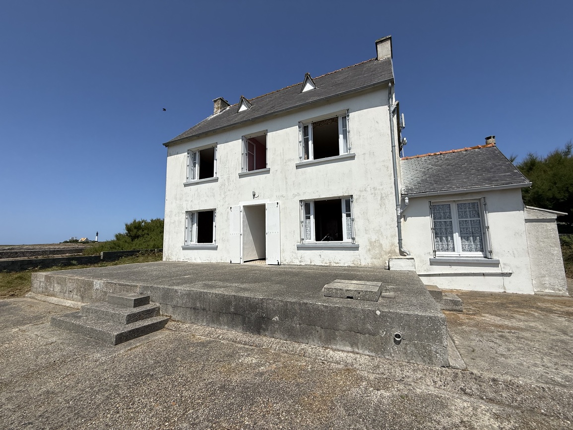 Ile de Sein – L’Emplacement Rêvé pour cette Maison de 110 m² avec Vue Mer