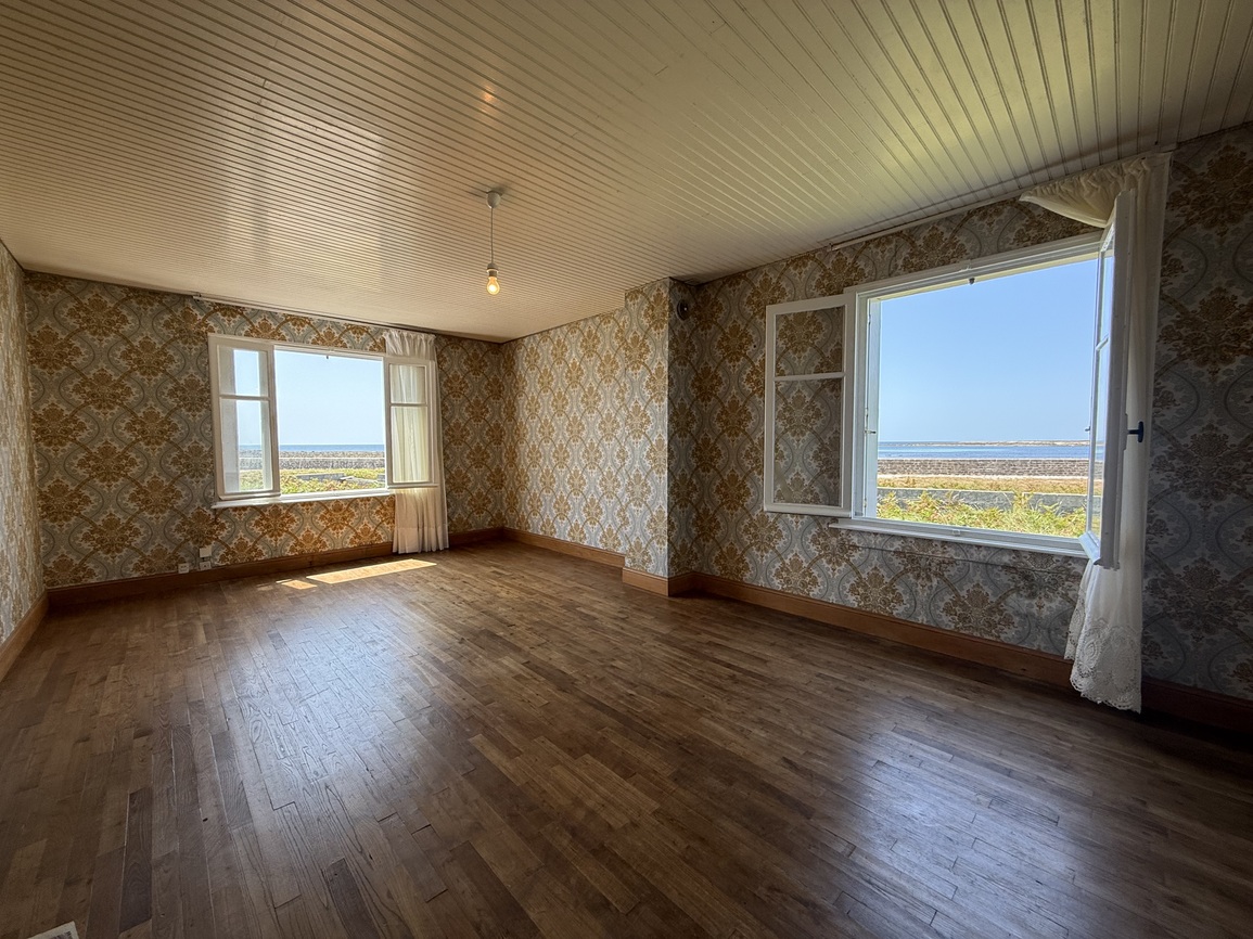 Ile de Sein – L’Emplacement Rêvé pour cette Maison de 110 m² avec Vue Mer