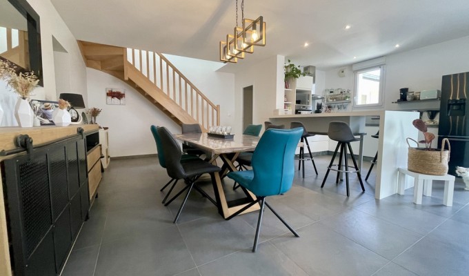 Saint Armel. Emplacement Recherché Pour Cette Impeccable & Généreuse Contemporaine de 157m² Sur Terrain Clos