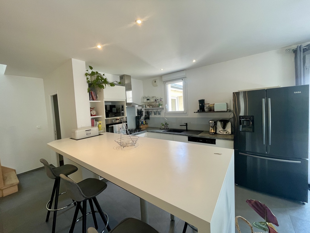 Saint Armel. Emplacement Recherché Pour Cette Impeccable & Généreuse Contemporaine de 157m² Sur Terrain Clos