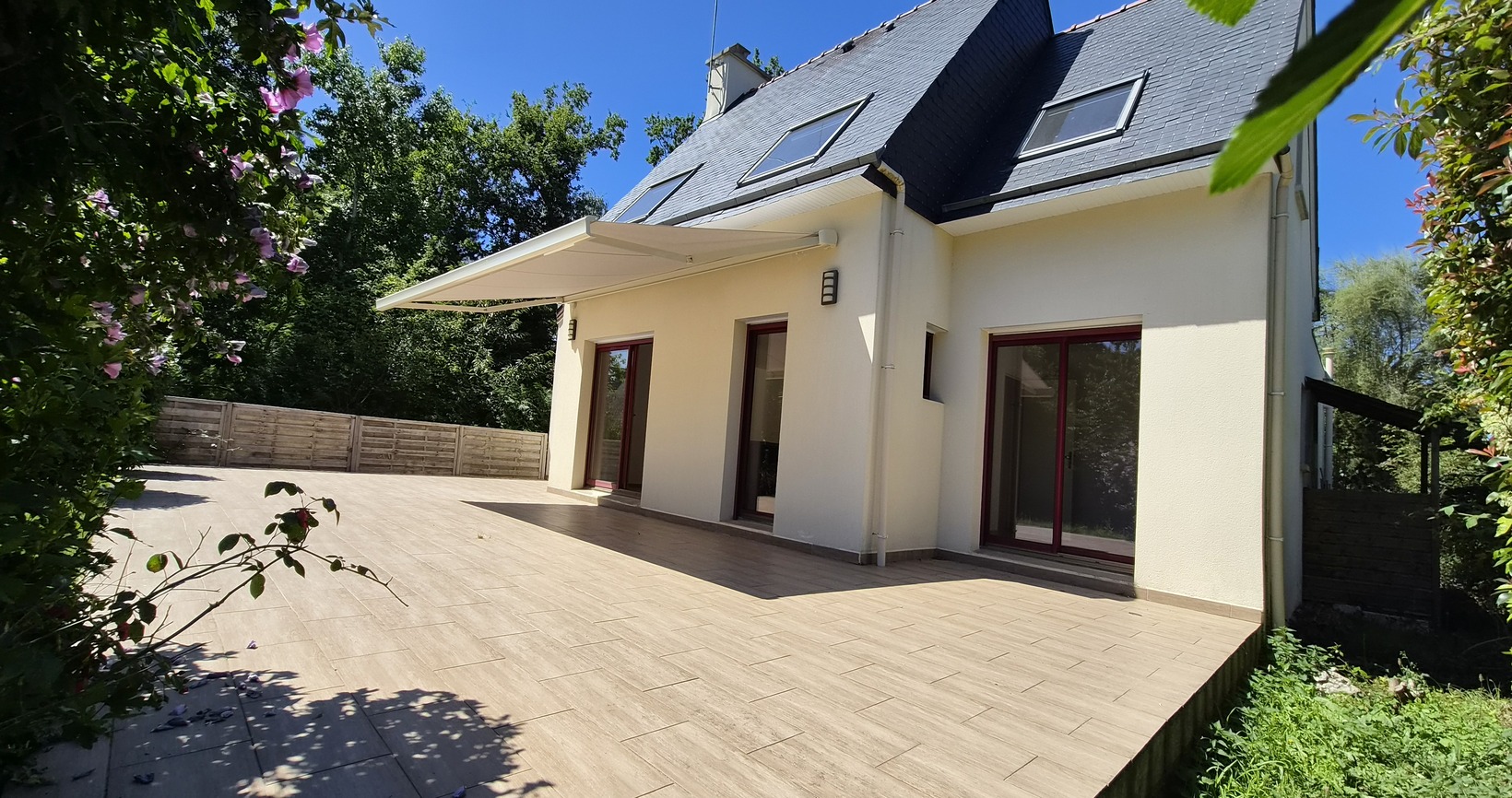 Exclusivité Agence – Fouesnant – Entre le Bourg & les Plages, Jolie Maison Contemporaine avec vie de Plain Pied sur Terrain de 1500 m²