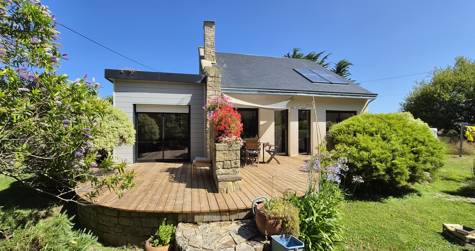 Penmarc’h Pors Carn – L’Authentique Maison de Bord de Mer & Son Écrin de Verdure Préservé