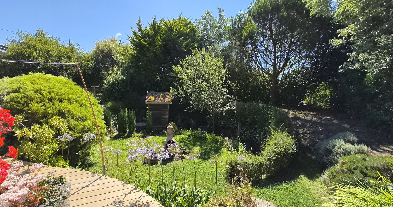Penmarc’h Pors Carn – L’Authentique Maison de Bord de Mer & Son Écrin de Verdure Préservé