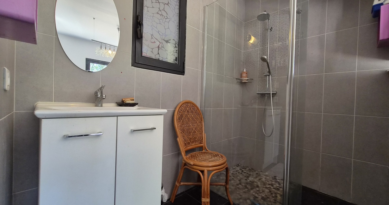 Penmarc’h Pors Carn – L’Authentique Maison de Bord de Mer & Son Écrin de Verdure Préservé
