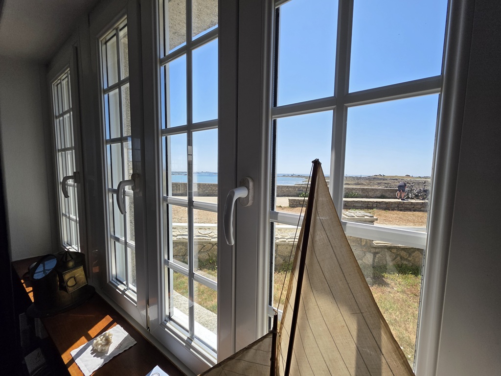 Penmarch, FACE A LA MER, La Néo-Bretonne Offrant une Vue Epoustouflante Le Phare