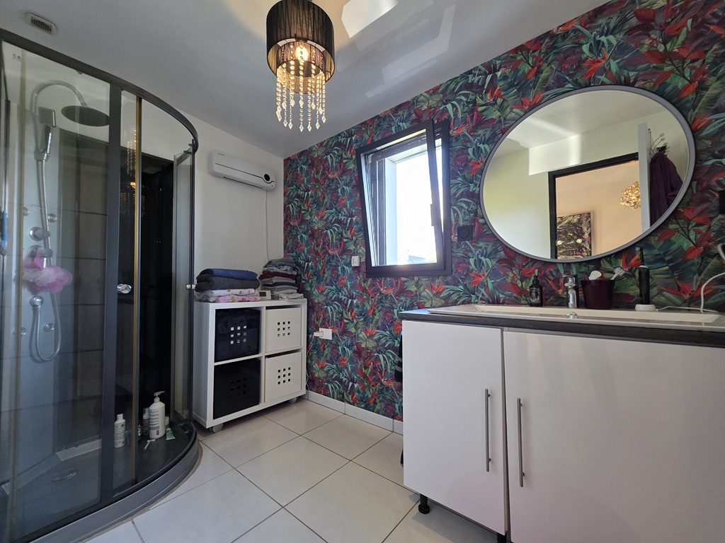 Plomeur, proximité LE GUILVINEC, vaste Contemporaine dans Un Magnifique Jardin arboré de 1615 m²