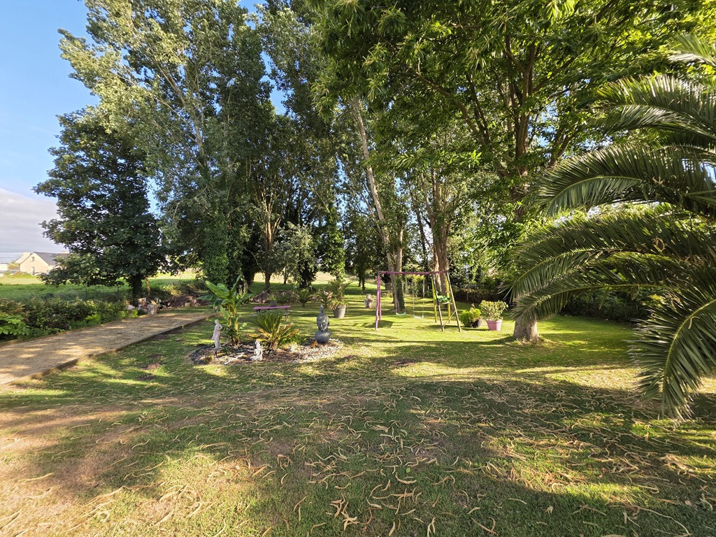 Plomeur, proximité LE GUILVINEC, vaste Contemporaine dans Un Magnifique Jardin arboré de 1615 m²