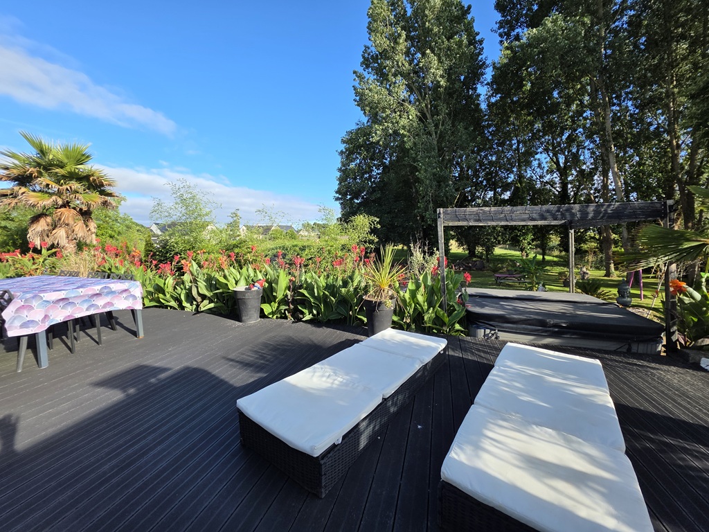 Plomeur, proximité LE GUILVINEC, vaste Contemporaine dans Un Magnifique Jardin arboré de 1615 m²