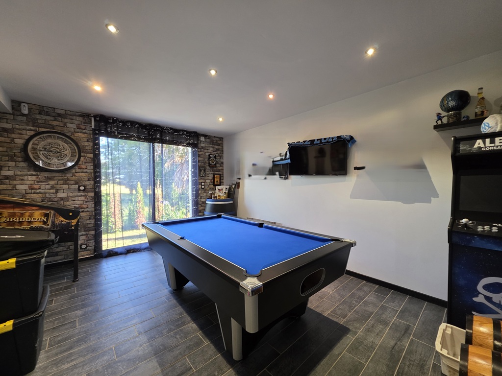 Plomeur, proximité LE GUILVINEC, vaste Contemporaine dans Un Magnifique Jardin arboré de 1615 m²