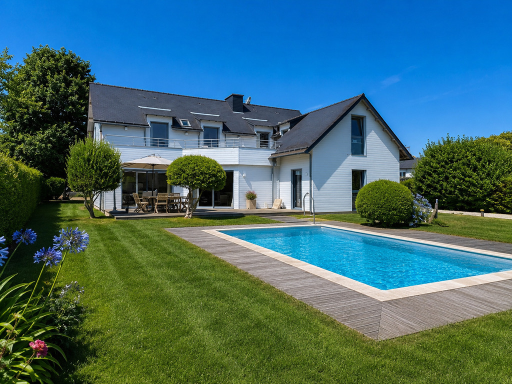 La Fôret Fouesnant – Une signature Architecturale entre élégance & art de vivre avec Piscine