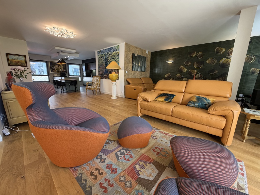 Quimper Cœur de la Ville – Appartement de 190 m² avec Ascenseur & Terrasse & Garage