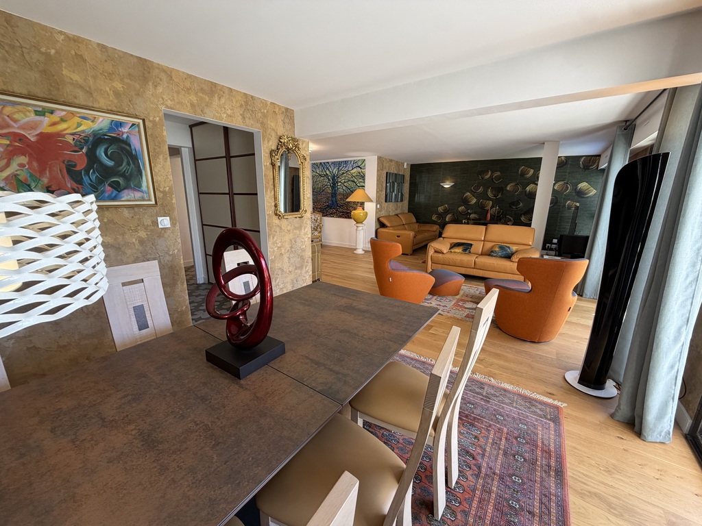 Quimper Cœur de la Ville – Appartement de 190 m² avec Ascenseur & Terrasse & Garage