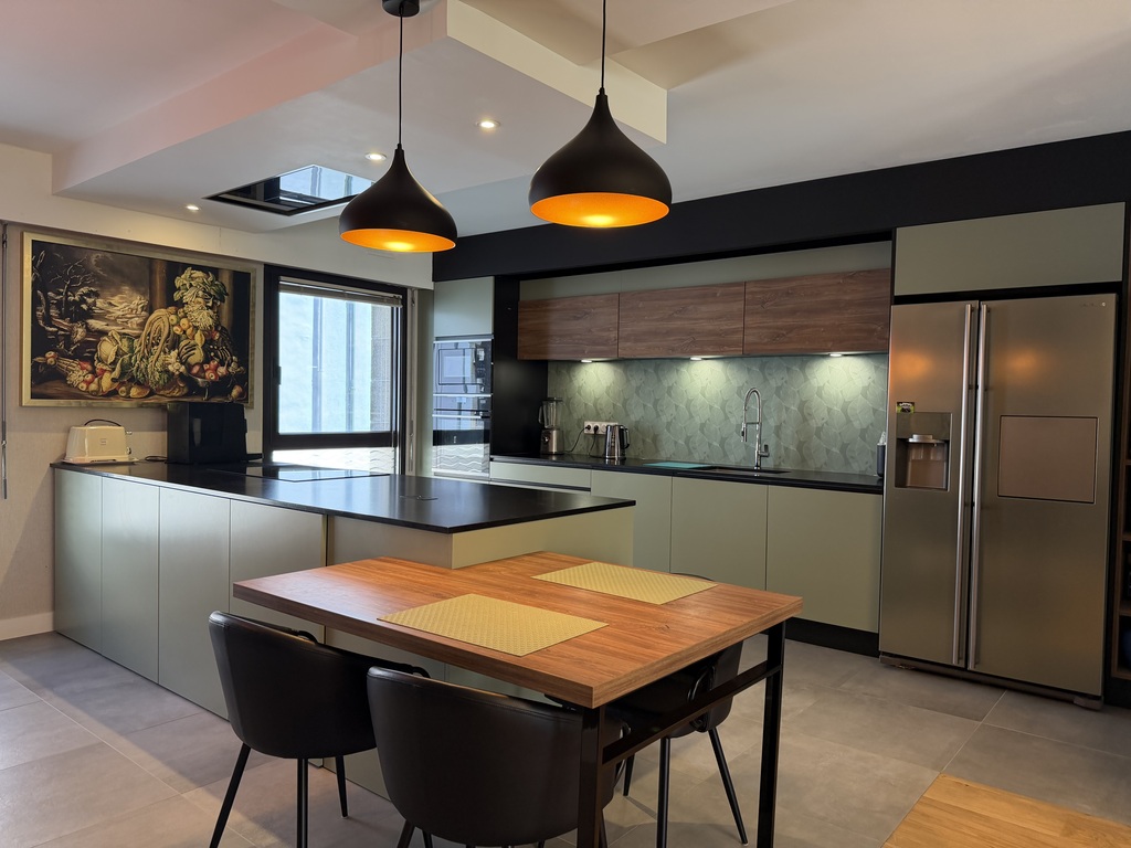 Quimper Cœur de la Ville – Appartement de 190 m² avec Ascenseur & Terrasse & Garage